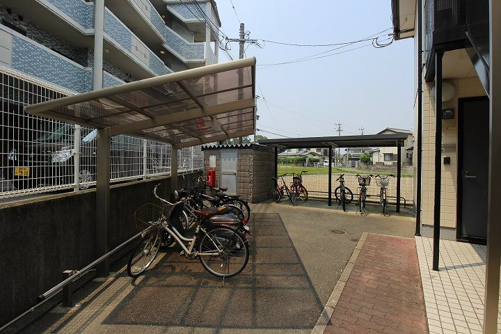 サニーコートムロマチ 屋根付駐輪場