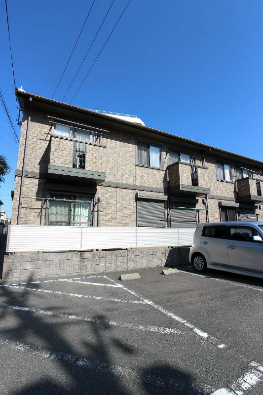 大通りから1本入った閑静な住宅街です