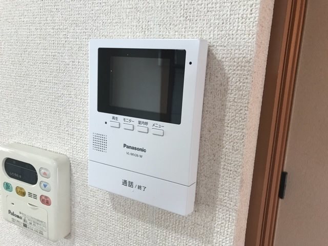 リバーグレイス 来客者が確認出来るモニター付きインターホン。