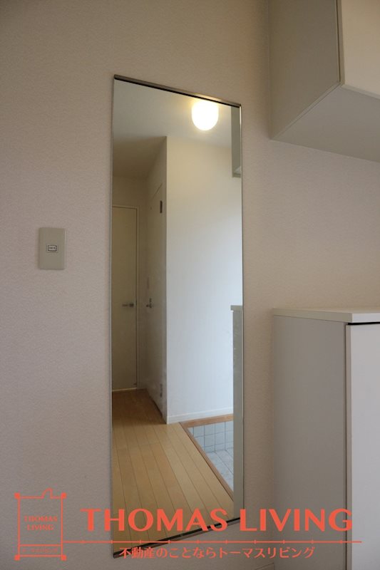 アルカンシェル B棟 姿見があるので外出時の身だしなみもばっちりです。