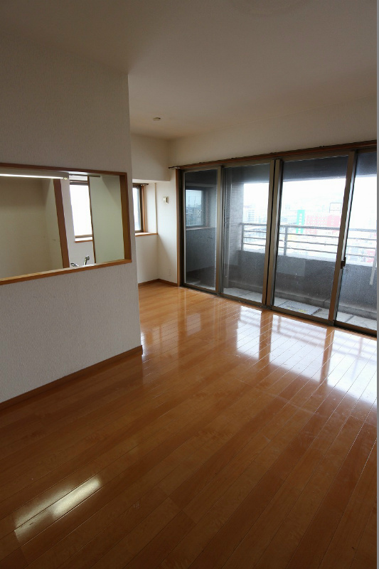 フェルト515 窓も多く明るいお部屋です。