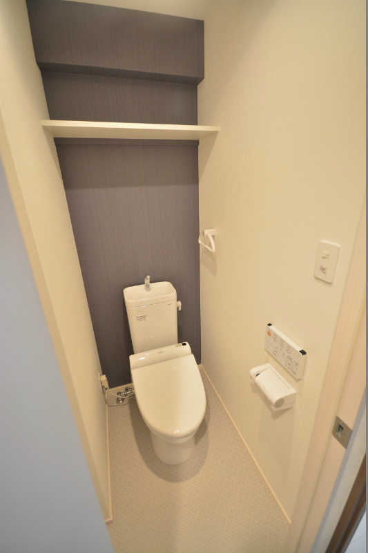 アルティザ小倉 清潔感の溢れるトイレには温水洗浄機能搭載。