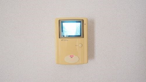 ラフィネ瑞穂 来客者の確認できるモニタ付きインターホン。
