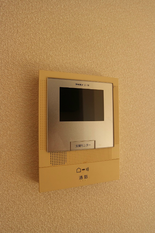 ウィステリア神岳 B棟 来客者の確認が出来て便利なモニター付きインターホンです。