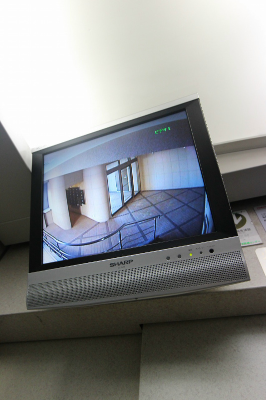 KN21白銀 エントランスに防犯カメラも設置済。不審者がいればすぐに通報を。