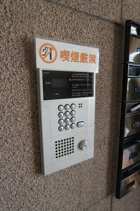 KN21白銀 もちろんオートロックもあります。これで女性の一人暮らしも安心。