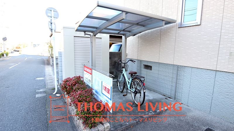 シェソワ ロゼ 敷地内駐輪場完備です。