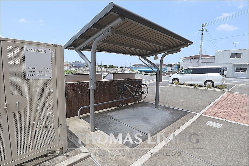 エステートまがり川21 駐輪場