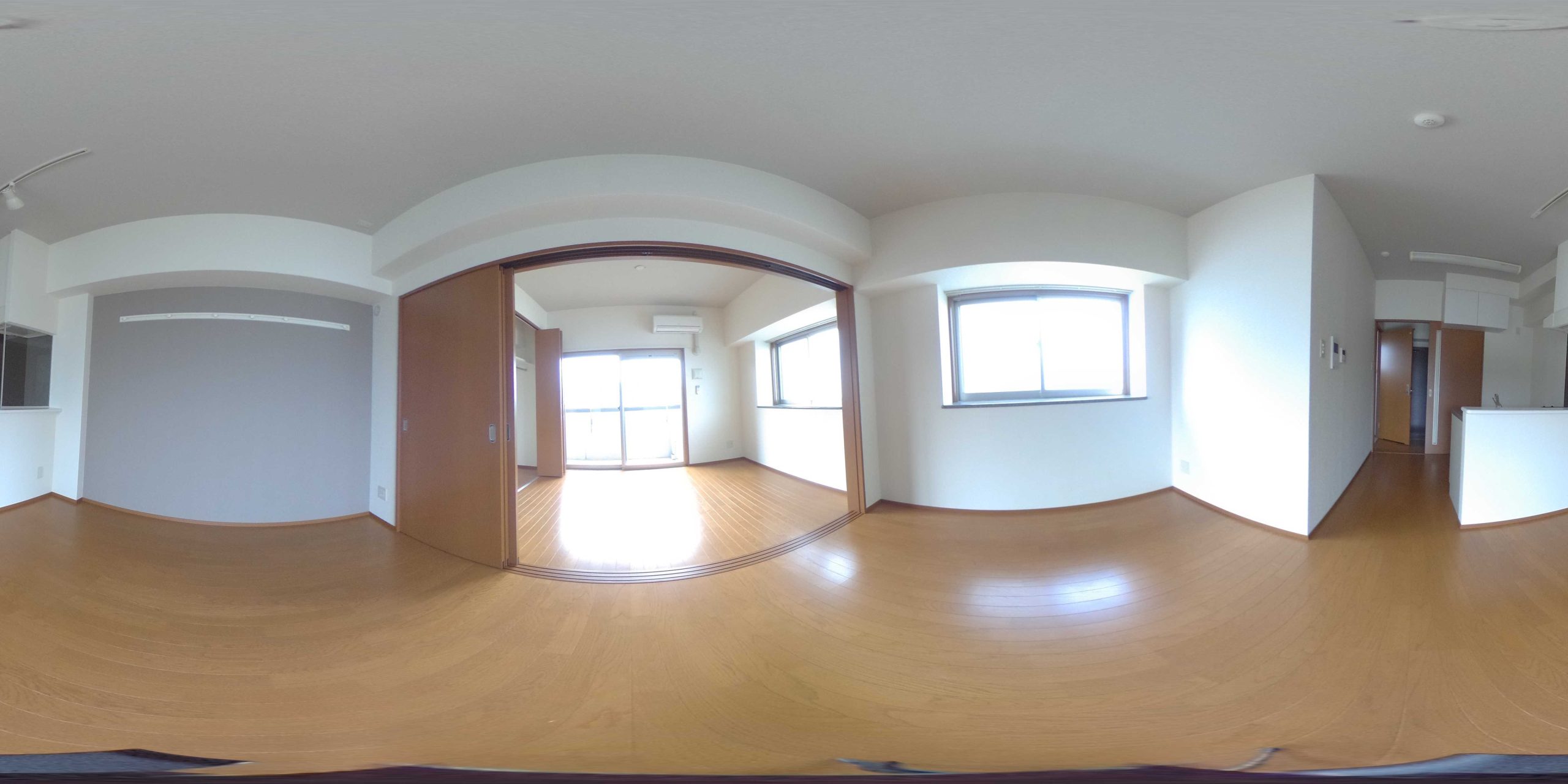 ※床・建具・壁紙色などが異なります。同じ物件の別号室をご参照ください。