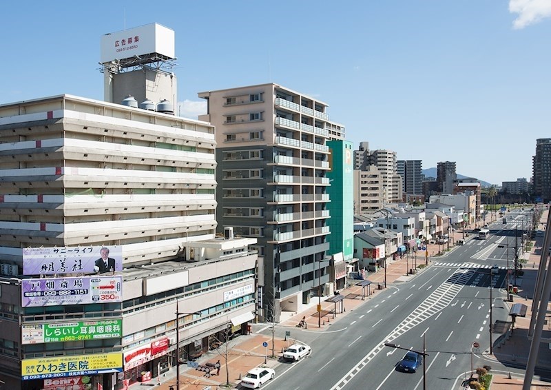 福岡県北九州市戸畑区新池１丁目 戸畑区の浅生通りです。夏にはお祭りで賑わいます。