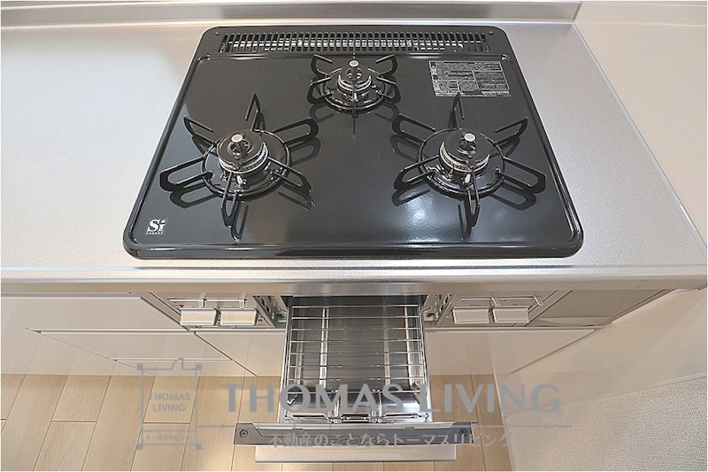 プレザント A棟 3口コンロが備わっています。