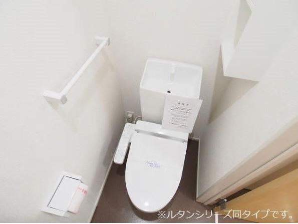 メゾンフルールⅡ   温水洗浄便座のトイレです。