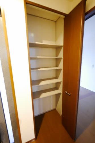ヴィヴレ　A棟 収納