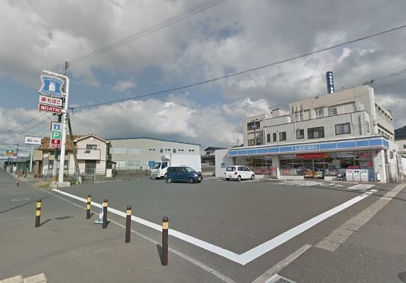 アン ファミール B棟 ﾛｰｿﾝ 八幡町上津役東店