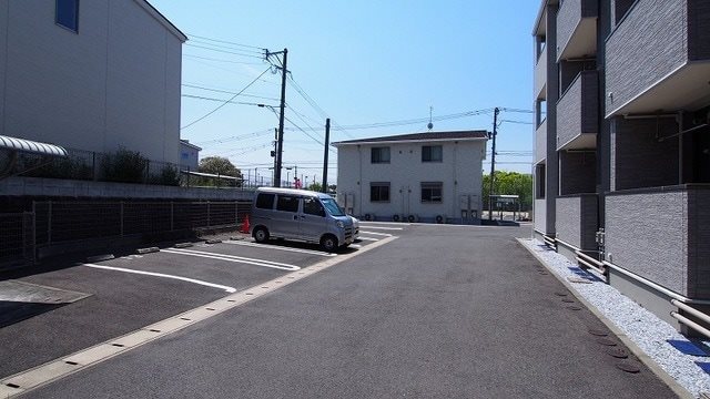 アルドールTS 駐車場