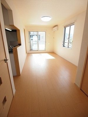 アルドールTS 中部屋は側面のまどがありません。
