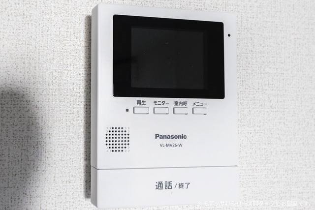 グッドライフ別所Ⅱ 来客者が確認できるモニター付きインターホン。