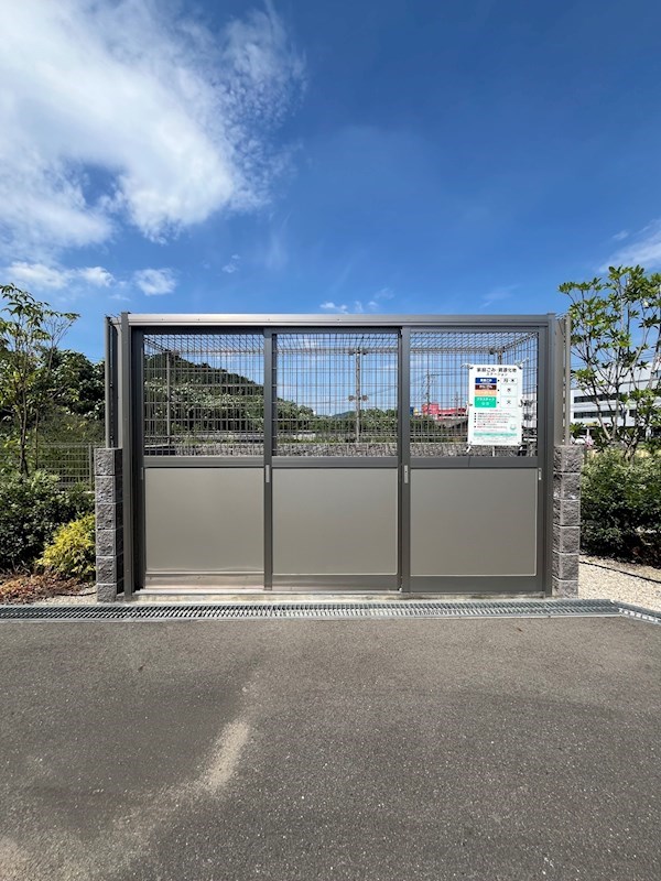 シャーメゾン本城東 ゴミ出し場