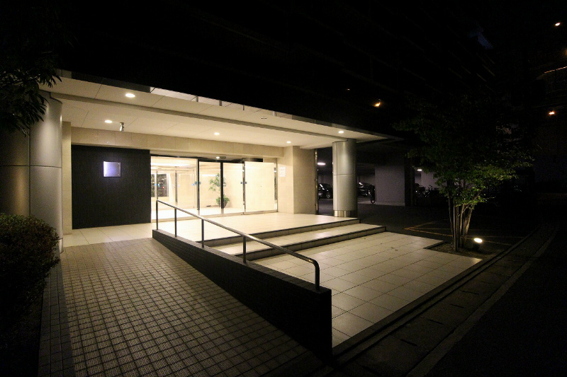 シャトレ大手町　S棟 分譲マンション・高級ホテルかのようなエントランスです。