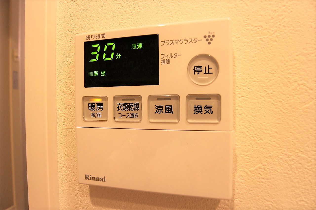 キャトルセゾン中井   雨の日でも洗濯可能な浴室乾燥機です。
