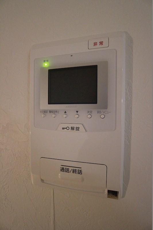 ADVANCE 128 モニター付きのインターホンで安心です。