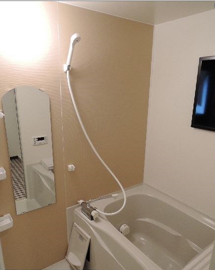 門司ポロニア弐番館 浴室にも窓があるので、換気には最適です。