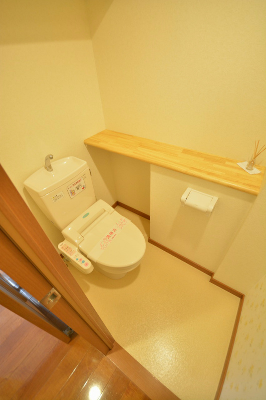 ジュピター 温水洗浄便座付きです。