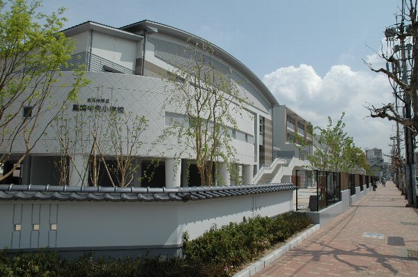 アースコートY'sシティ西神原 北九州市立黒崎中央小学校
