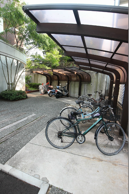 福岡県北九州市戸畑区中原西２丁目 バイク置き場有り
