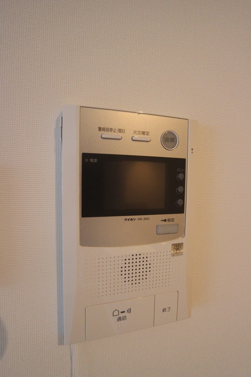 グランヒルズ三萩野 安心安全のオートロック付物件です。