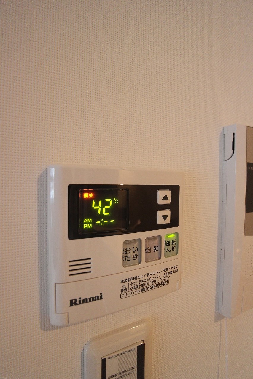 グランヒルズ三萩野 自動給湯、追い焚き機能付です。
