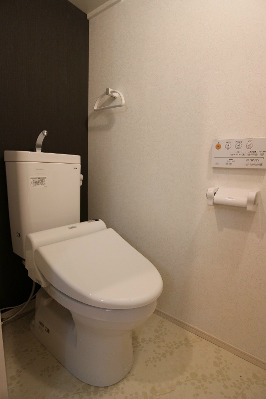 アルティザ小倉 清潔感の溢れるトイレには温水洗浄機能搭載！
