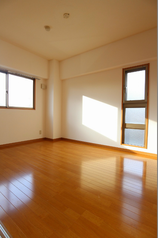 ピエモンテ 日当たりが良く明るいお部屋です。