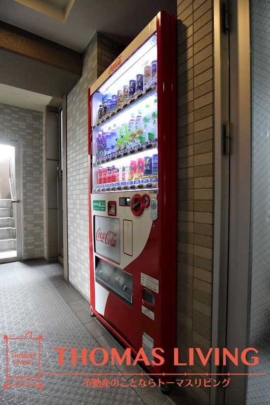 アースコート桜通り 自動販売機が設置されています。