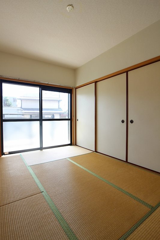 エルスール湯川　参番館 ※別号室の写真です。