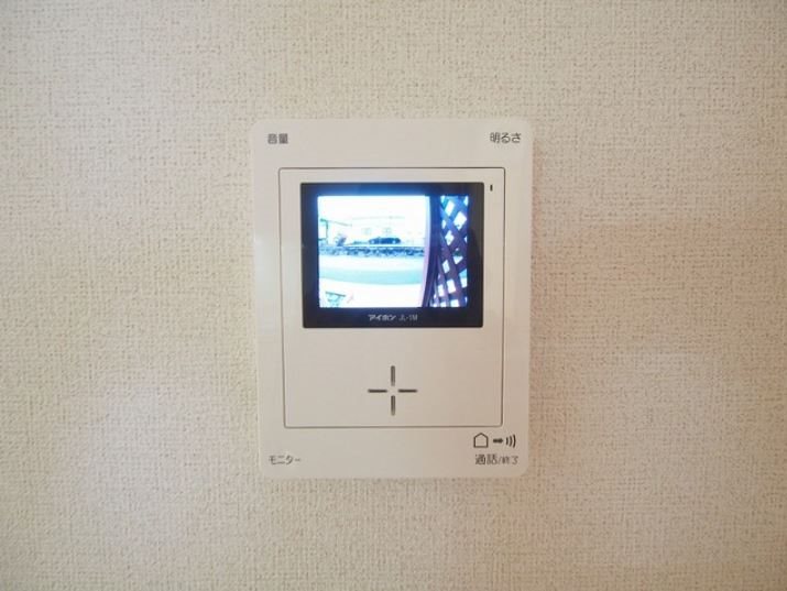 リバーサイド光 来客を確認できるモニター付きインターホンです。