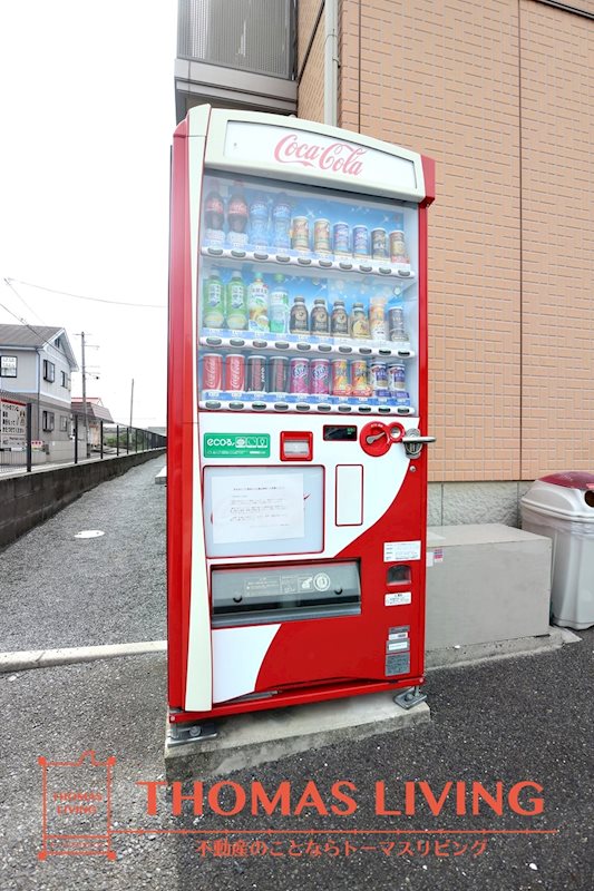 フォレストⅡ 敷地内に自動販売機が有り、とっても便利です♪