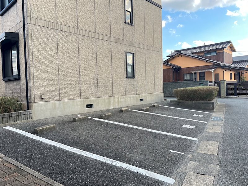 グローリー中村 駐車場