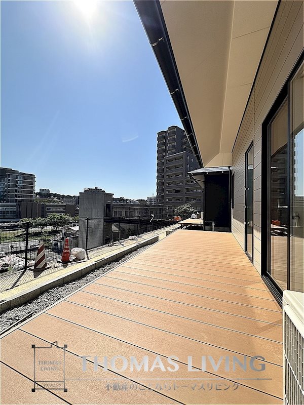 岡田町戸建て A棟 ベランダ