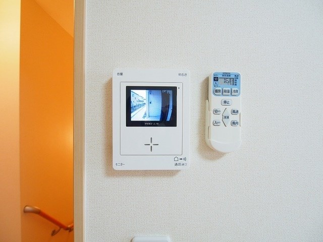 フラワーヒルズ 来客確認が出来るTVモニターホンです。