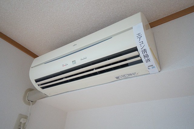 エスポワール吉田Ⅲ 冷暖房が一台備わっています。