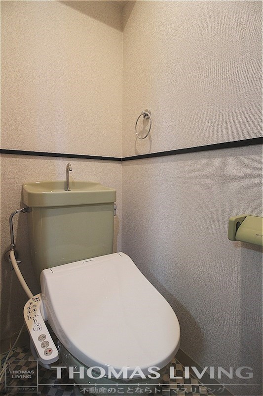 ギャラン筒井 温水洗浄便座付きのトイレです。