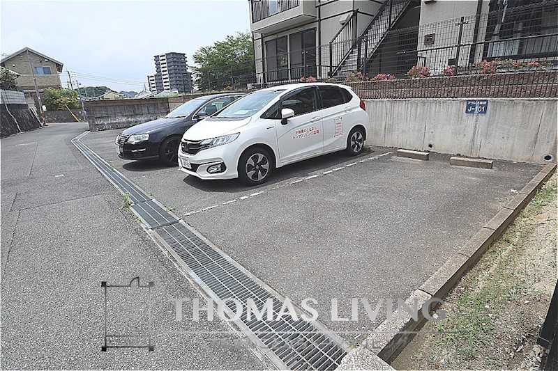 アザレア藤原 K棟  駐車場