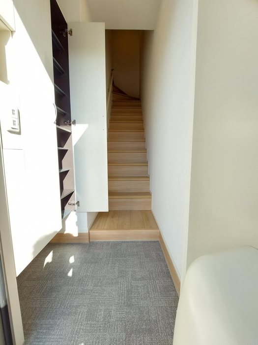 D-roomたかむら A棟 玄関