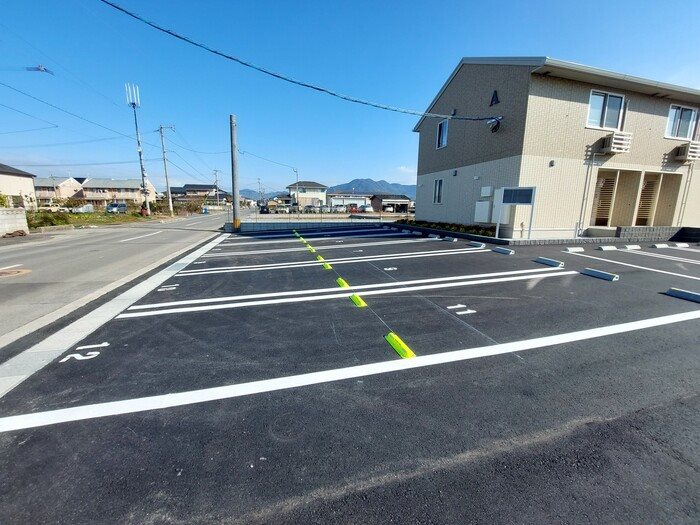 D-roomたかむら A棟 駐車場