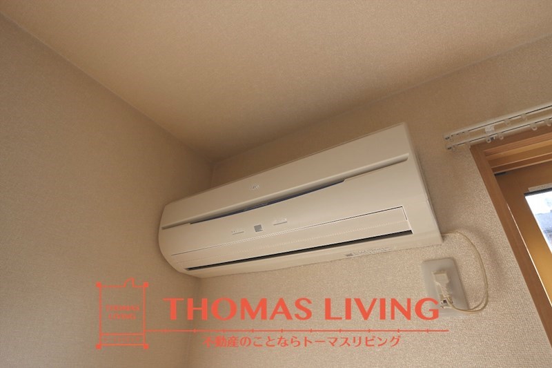 アルティスタ E棟 冷暖房が備わっています。