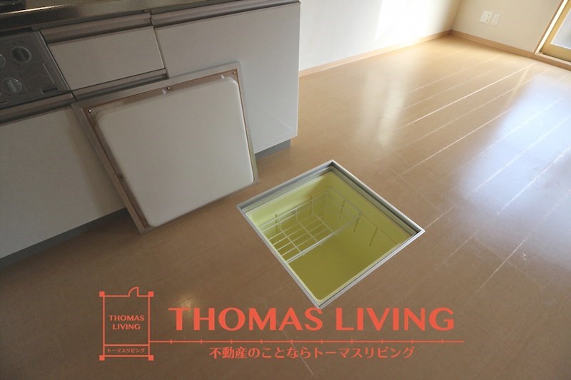 アルティスタ E棟 床下収納が備わっています。