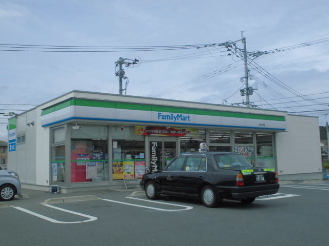 サンスクエア水巻南 A棟  ﾌｧﾐﾘｰﾏｰﾄ 水巻中央店