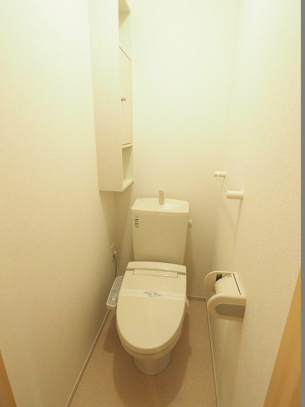 フレッシュリー　B棟 温水洗浄便座つきです。