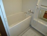 エトワール・HANDA壱番館 浴槽にもゆっくり入れます。